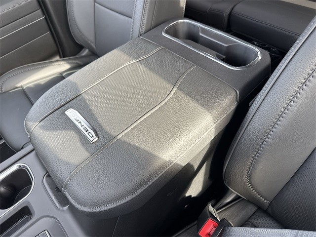 GMC Sierra 2500HD Vehicle Full-screen Gallery Image 21