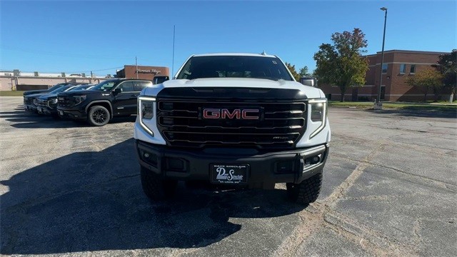 GMC Sierra 1500 Vehicle Full-screen Gallery Image 03