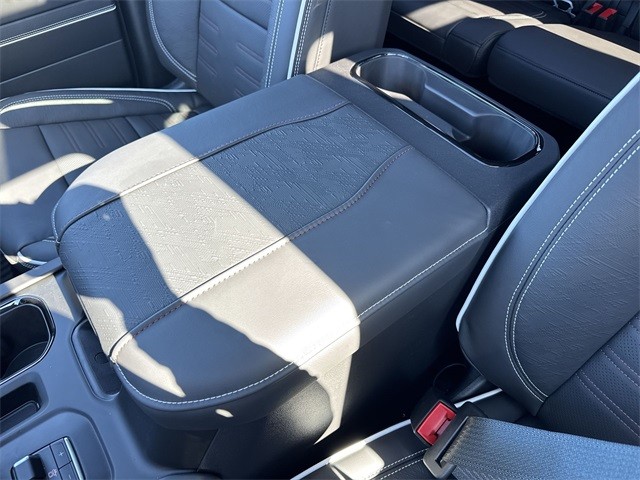 GMC Sierra 1500 Vehicle Full-screen Gallery Image 21