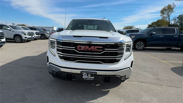 GMC Sierra 1500 Vehicle Full-screen Gallery Image 03