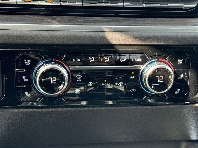 GMC Sierra 1500 Vehicle Full-screen Gallery Image 19