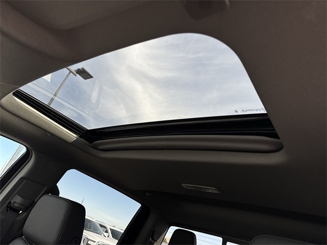 GMC Sierra 1500 Vehicle Full-screen Gallery Image 22