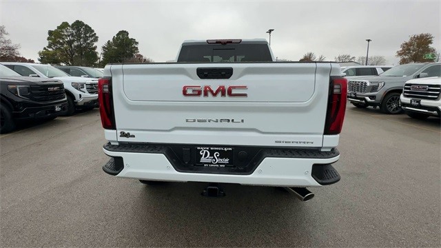 GMC Sierra 2500HD Vehicle Full-screen Gallery Image 07