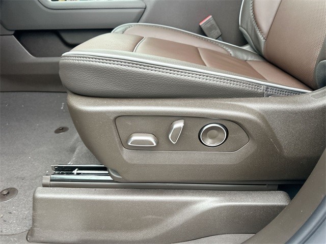 GMC Sierra 2500HD Vehicle Full-screen Gallery Image 12