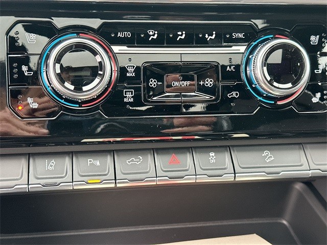 GMC Sierra 2500HD Vehicle Full-screen Gallery Image 19