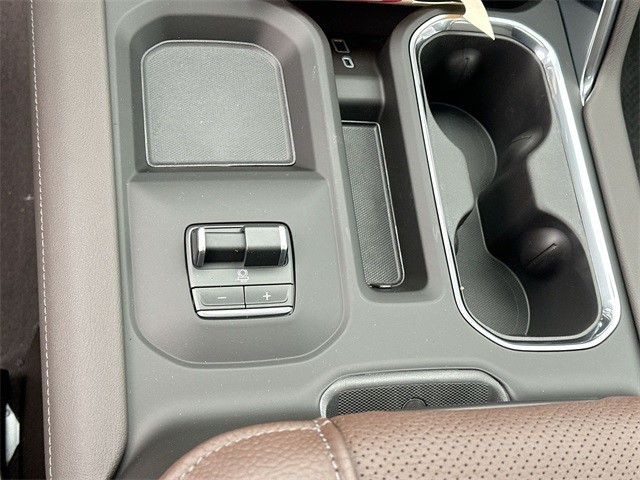 GMC Sierra 2500HD Vehicle Full-screen Gallery Image 21