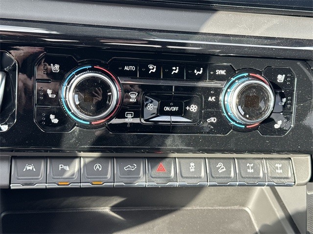 GMC Sierra 1500 Vehicle Full-screen Gallery Image 19