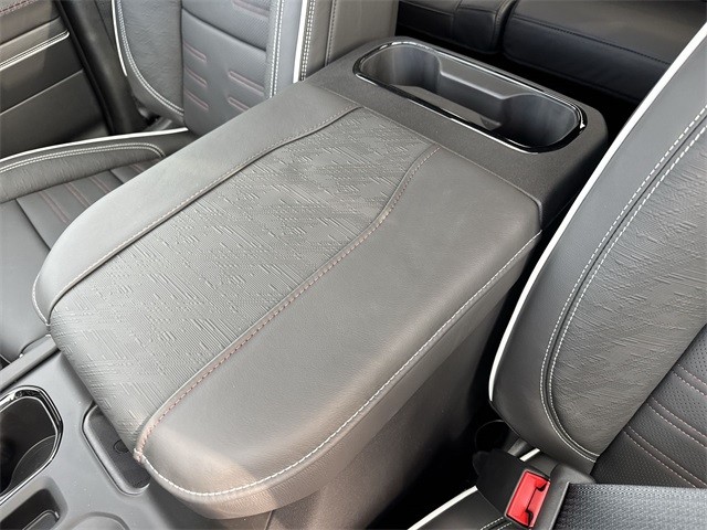 GMC Sierra 1500 Vehicle Full-screen Gallery Image 21