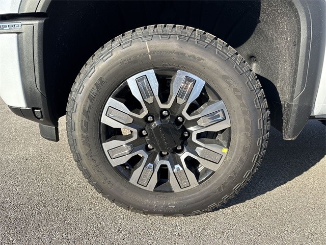 GMC Sierra 3500HD Vehicle Full-screen Gallery Image 10