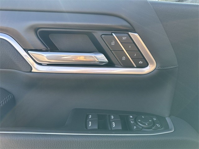 GMC Sierra 3500HD Vehicle Full-screen Gallery Image 13