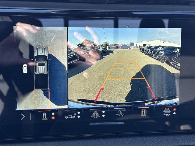 GMC Sierra 3500HD Vehicle Full-screen Gallery Image 17