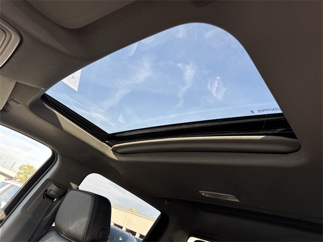 GMC Sierra 3500HD Vehicle Full-screen Gallery Image 22