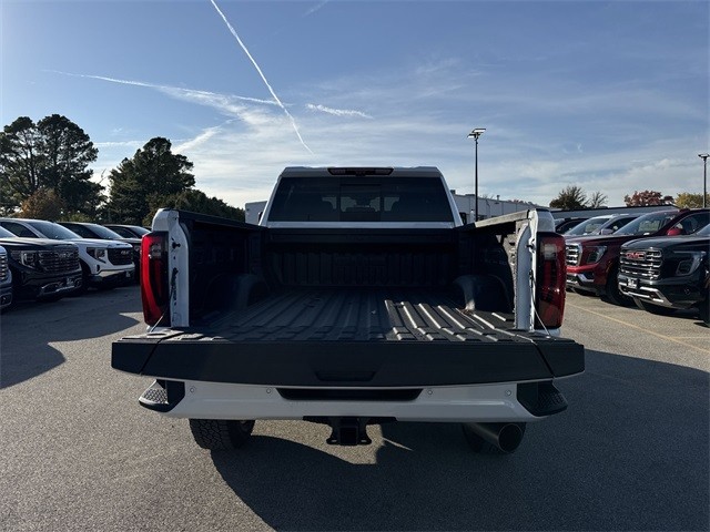 GMC Sierra 3500HD Vehicle Full-screen Gallery Image 24