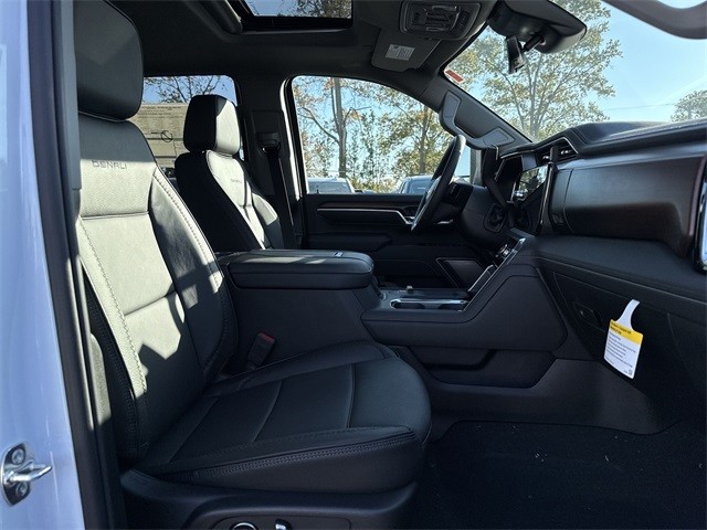 GMC Sierra 3500HD Vehicle Full-screen Gallery Image 25