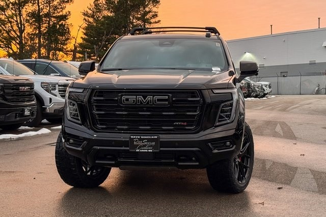 GMC Yukon Vehicle Full-screen Gallery Image 02