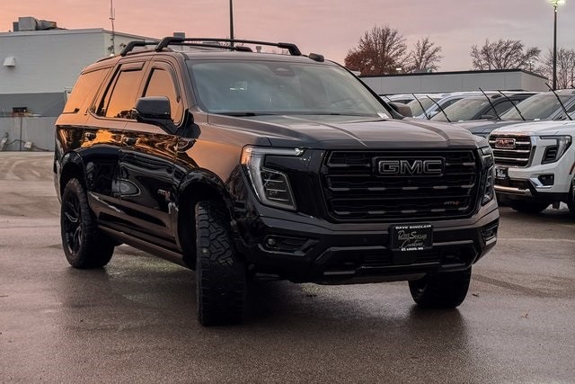 GMC Yukon Vehicle Full-screen Gallery Image 03