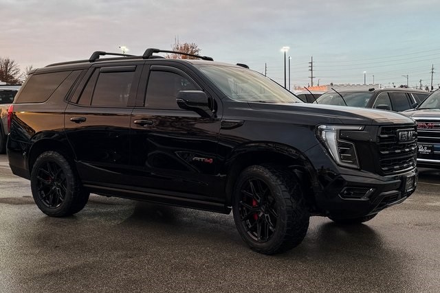 GMC Yukon Vehicle Full-screen Gallery Image 04