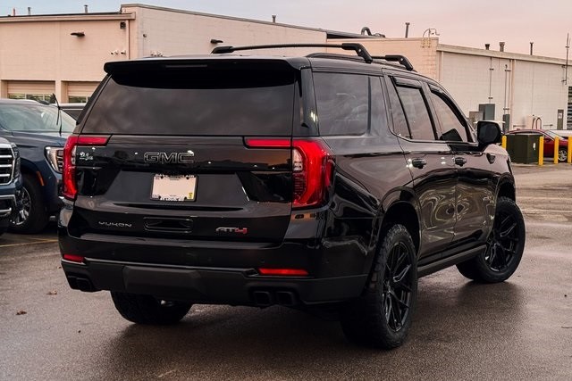 GMC Yukon Vehicle Full-screen Gallery Image 05