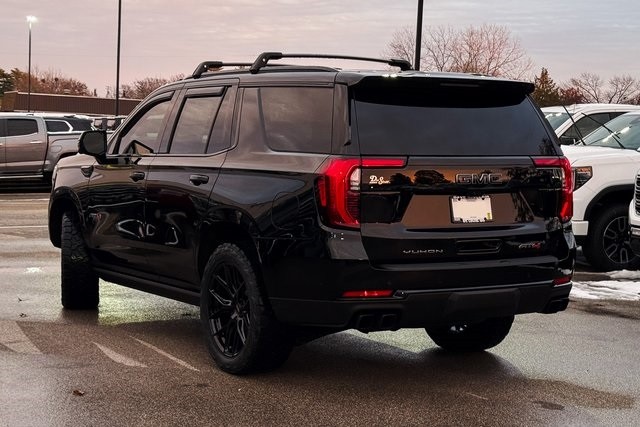 GMC Yukon Vehicle Full-screen Gallery Image 07