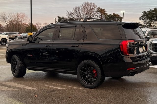 GMC Yukon Vehicle Full-screen Gallery Image 08