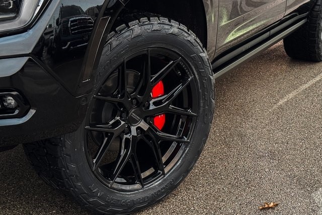 GMC Yukon Vehicle Full-screen Gallery Image 10