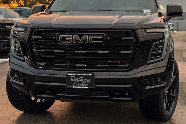 GMC Yukon Vehicle Full-screen Gallery Image 12