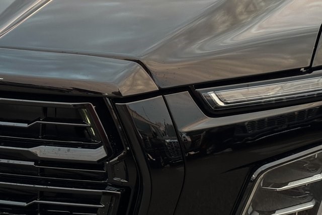 GMC Yukon Vehicle Full-screen Gallery Image 15