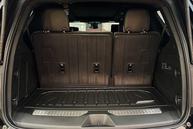 GMC Yukon Vehicle Full-screen Gallery Image 23