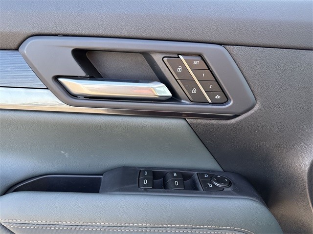 GMC Terrain Vehicle Full-screen Gallery Image 13