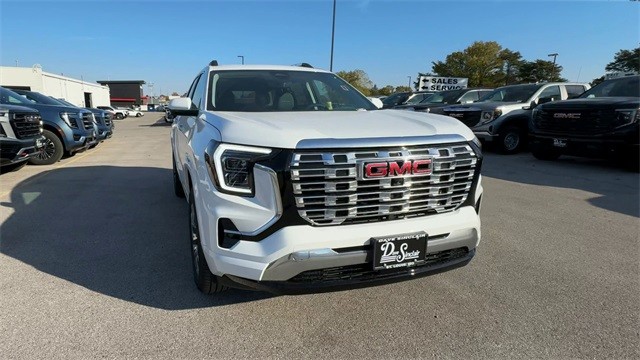 GMC Terrain Vehicle Full-screen Gallery Image 03