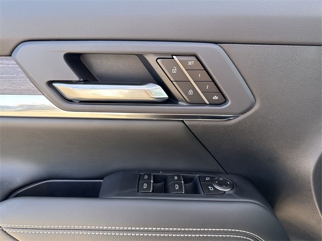 GMC Terrain Vehicle Full-screen Gallery Image 13