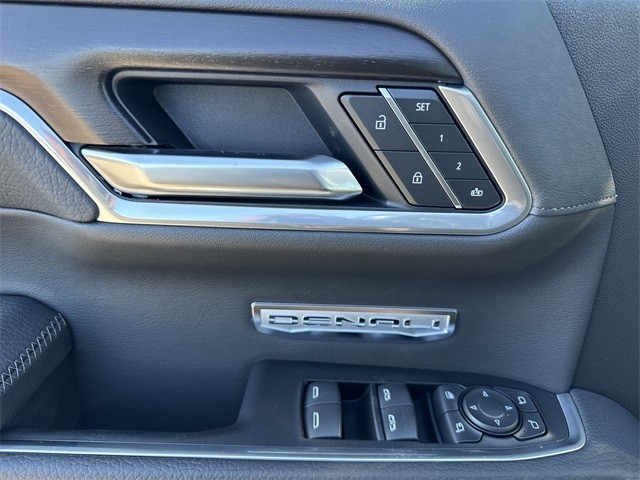 GMC Sierra 1500 Vehicle Full-screen Gallery Image 13