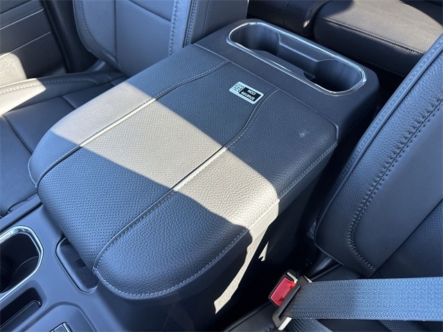 GMC Sierra 1500 Vehicle Full-screen Gallery Image 21