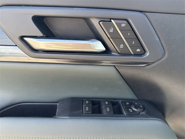 GMC Terrain Vehicle Full-screen Gallery Image 13