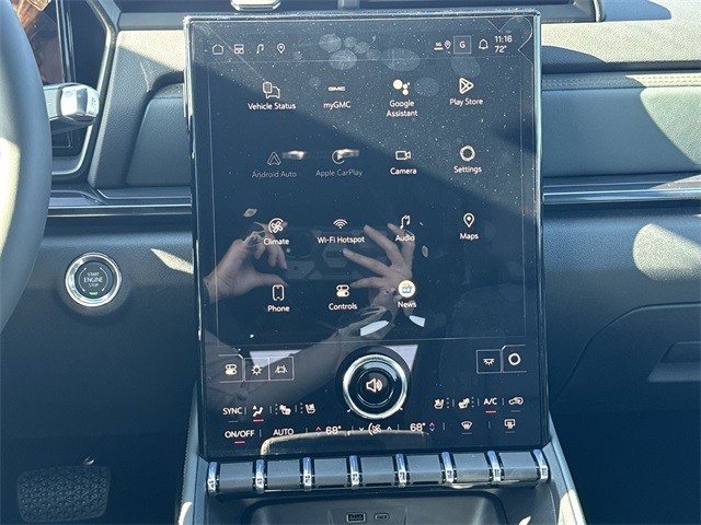 GMC Terrain Vehicle Full-screen Gallery Image 16