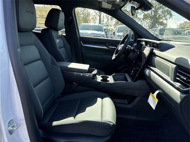 GMC Terrain Vehicle Full-screen Gallery Image 24