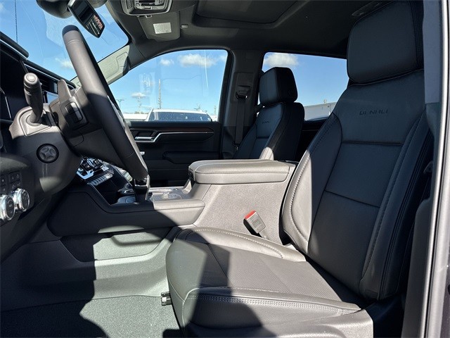 GMC Sierra 1500 Vehicle Full-screen Gallery Image 11