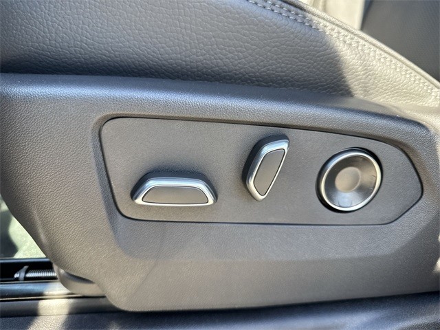 GMC Sierra 1500 Vehicle Full-screen Gallery Image 12