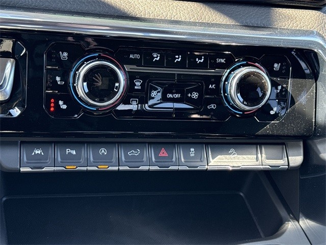 GMC Sierra 1500 Vehicle Full-screen Gallery Image 19