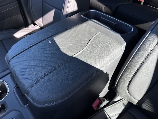 GMC Sierra 1500 Vehicle Full-screen Gallery Image 21