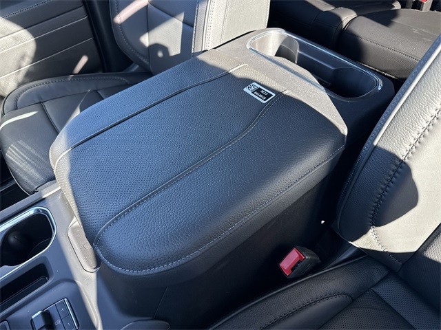 GMC Sierra 1500 Vehicle Full-screen Gallery Image 21