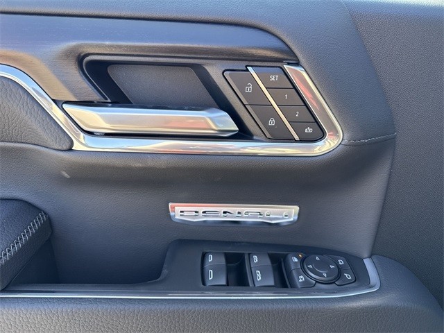 GMC Sierra 1500 Vehicle Full-screen Gallery Image 13