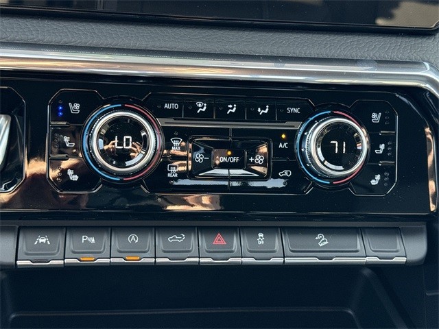 GMC Sierra 1500 Vehicle Full-screen Gallery Image 19