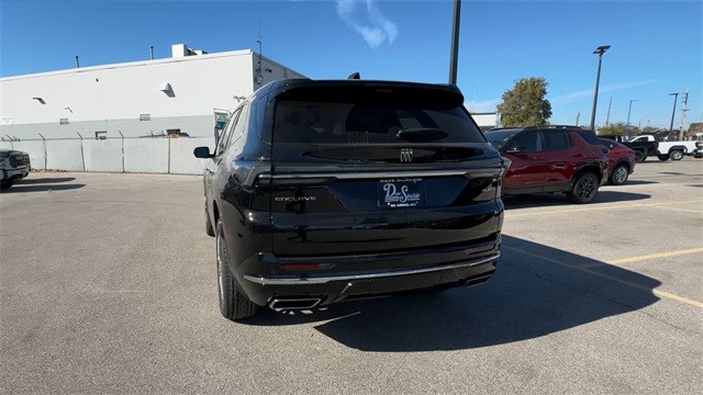 Buick Enclave Vehicle Full-screen Gallery Image 07