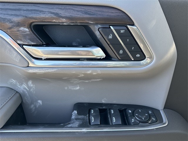 GMC Sierra 1500 Vehicle Full-screen Gallery Image 13