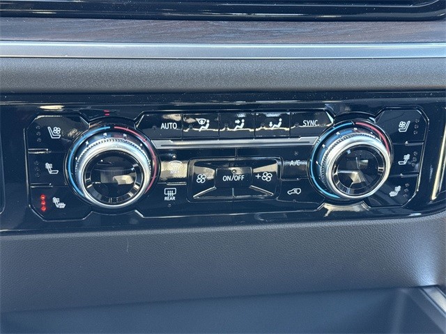 GMC Sierra 1500 Vehicle Full-screen Gallery Image 19