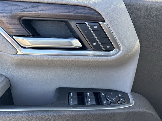 GMC Sierra 1500 Vehicle Full-screen Gallery Image 13