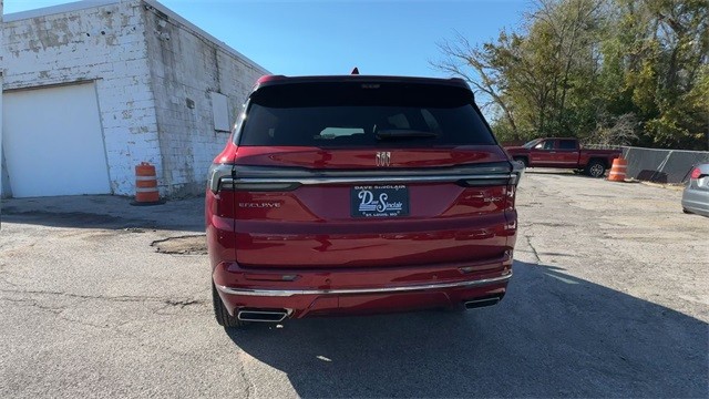 Buick Enclave Vehicle Full-screen Gallery Image 07