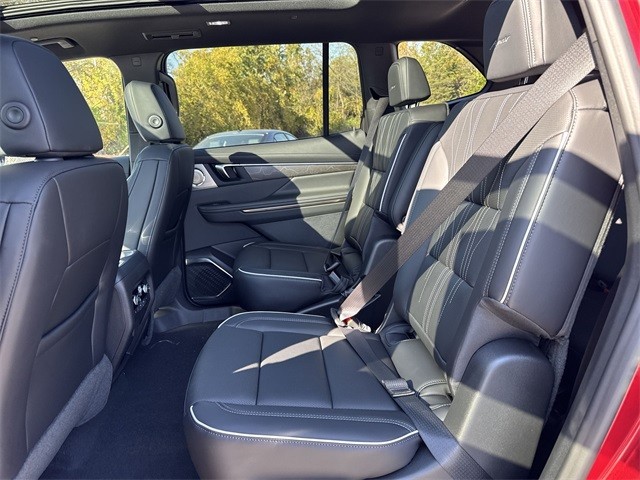 Buick Enclave Vehicle Full-screen Gallery Image 23