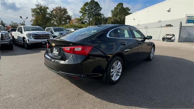 Chevrolet Malibu Vehicle Full-screen Gallery Image 08